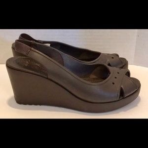 Crocs peep toe wedges sling back brown